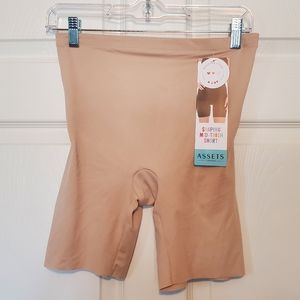 NWT - ASSETS by SPANX Women's Mid-Thigh Shaper - Size M